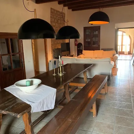 Masia Cal Millas - Turisme Rural * Castellfullit de Riubregos
