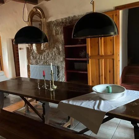 Masia Cal Millas - Turisme Rural * Castellfullit de Riubregos